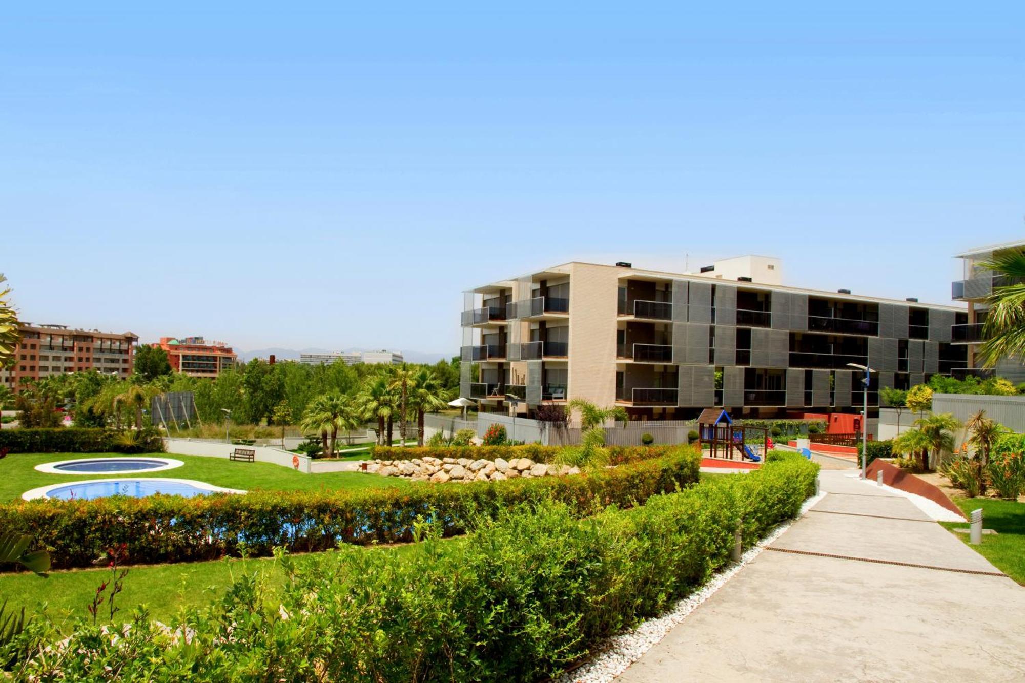 Rentalmar Paradise Families Only Con Parking Salou Bagian luar foto
