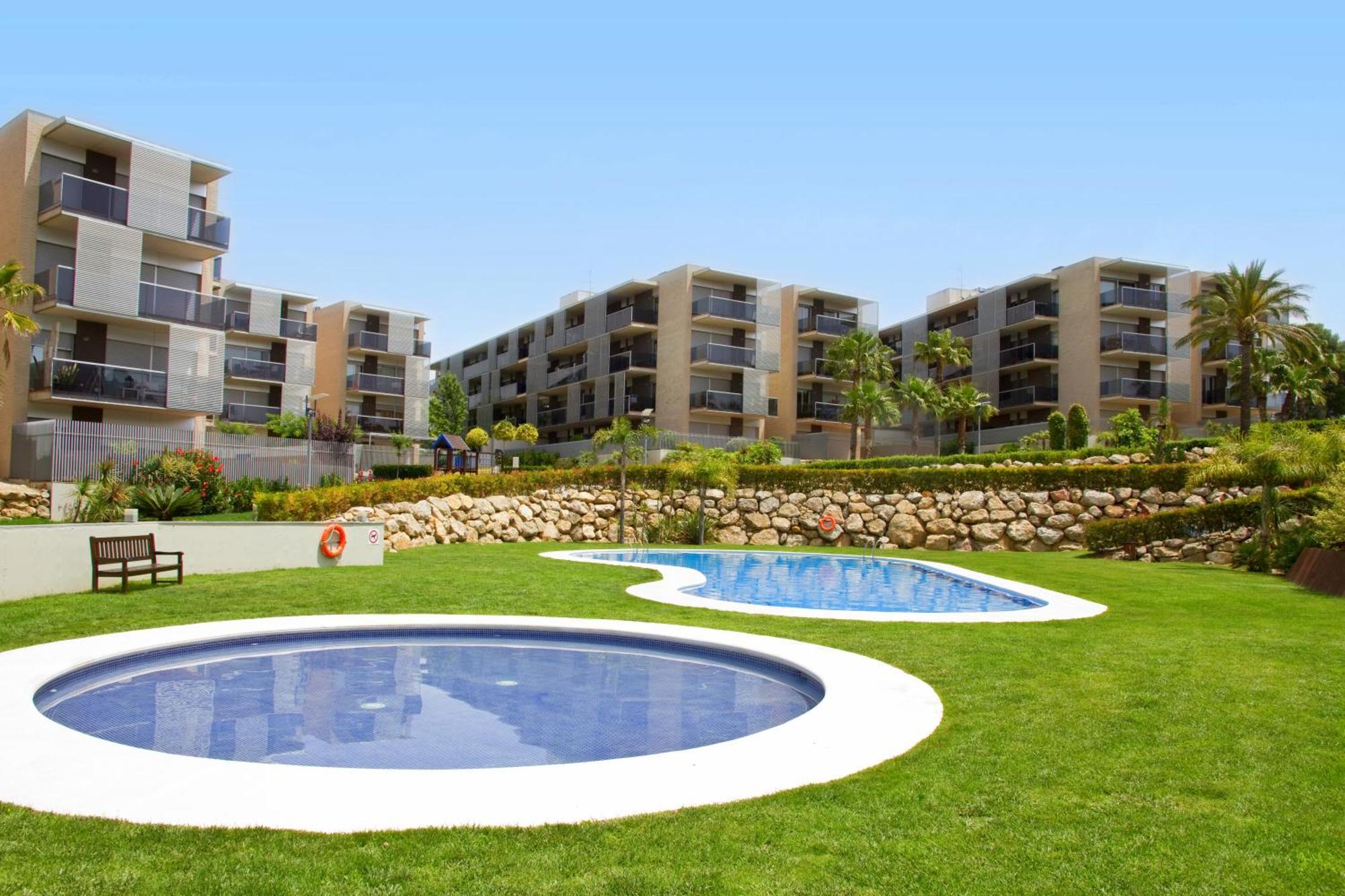Rentalmar Paradise Families Only Con Parking Salou Bagian luar foto