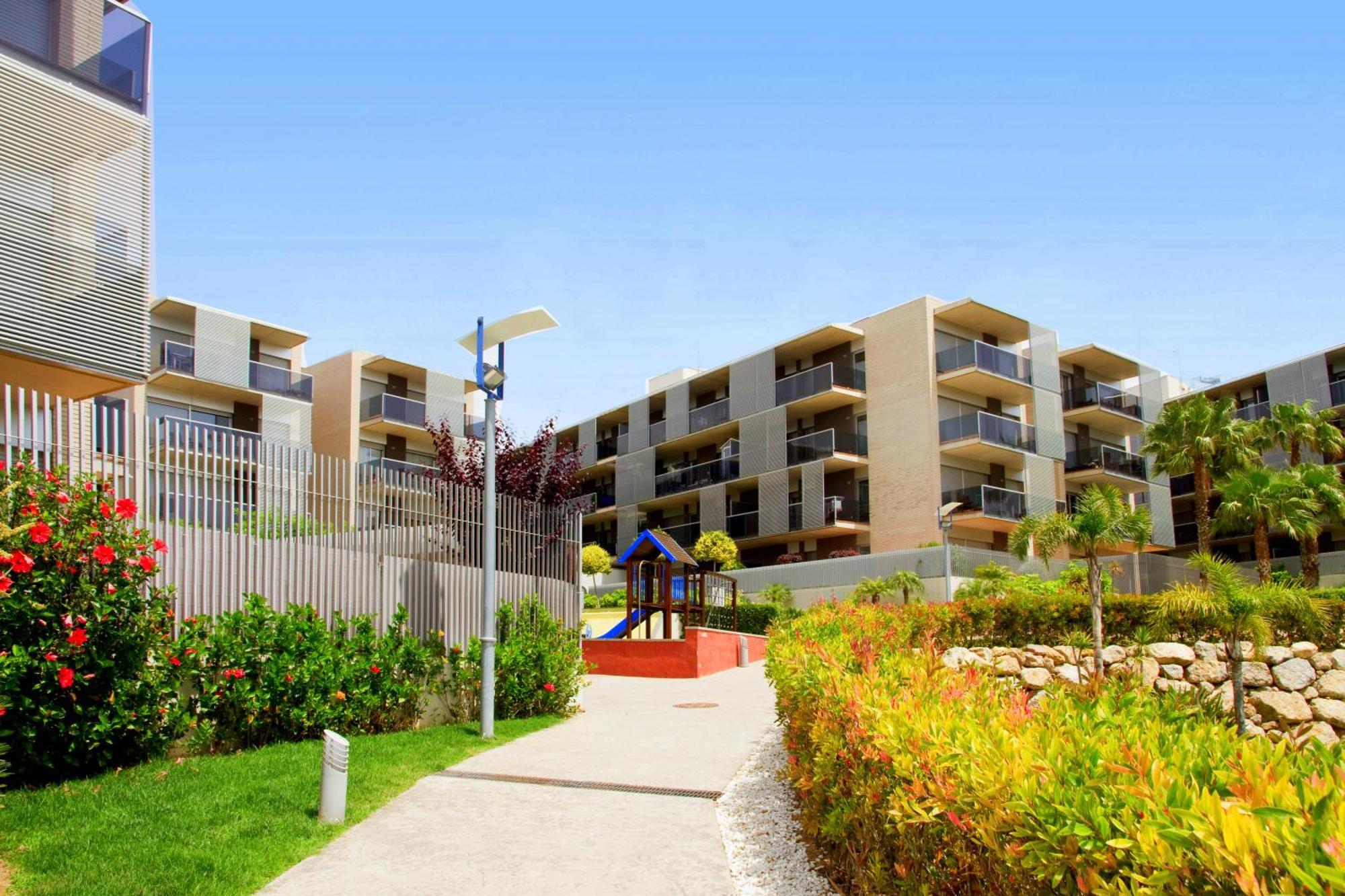 Rentalmar Paradise Families Only Con Parking Salou Bagian luar foto