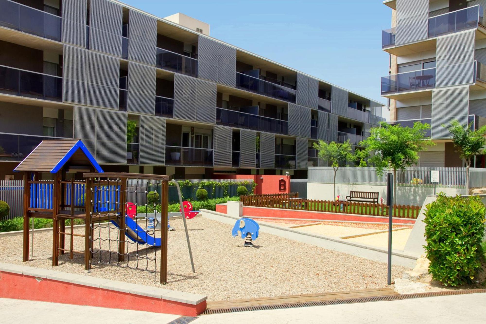 Rentalmar Paradise Families Only Con Parking Salou Bagian luar foto