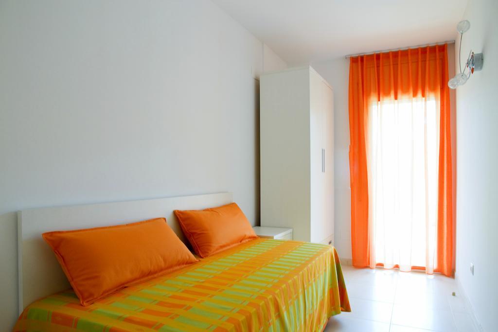 Rentalmar Paradise Families Only Con Parking Salou Ruang foto